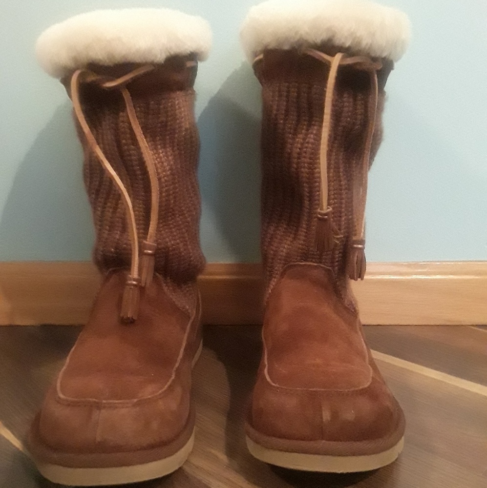 (SOLD) Ugg boots - Picture 2 of 8